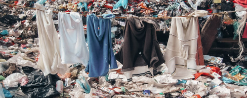 Lo Spettro Oscuro della Moda Veloce: Lo Sfruttamento dei Bambini nei Centri di Produzione di Vestiti in Bangladesh
